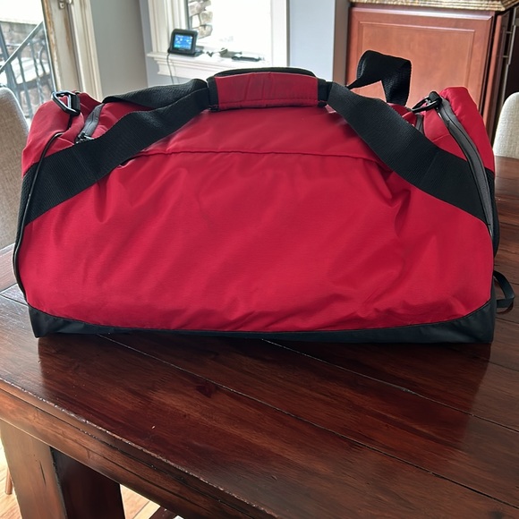 Adidas medium size basketball bag or duffle bag. - Picture 3 of 7
